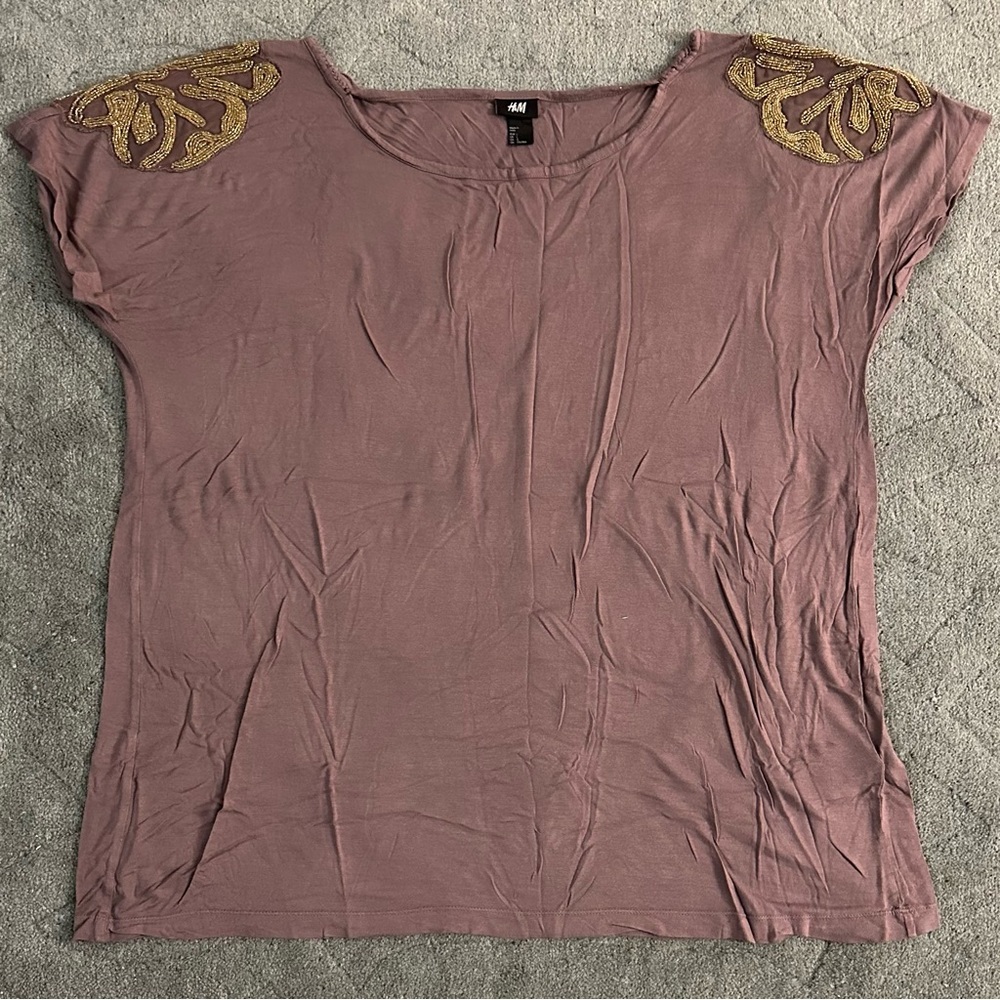 H&M Short Sleeve T-Shirt Boatneck Bead Embellished Shoulder Mauve Size Large